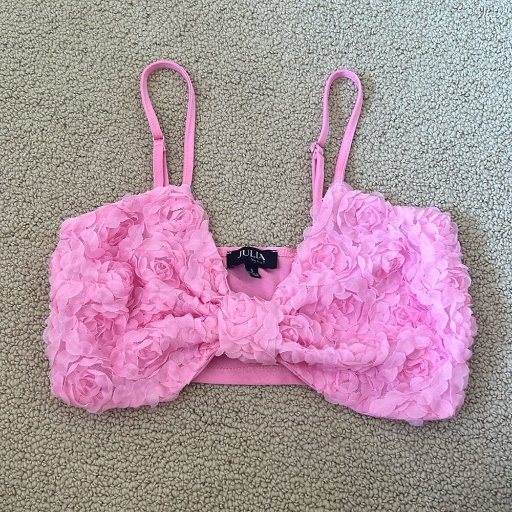 Pink bow shaped cropped tank